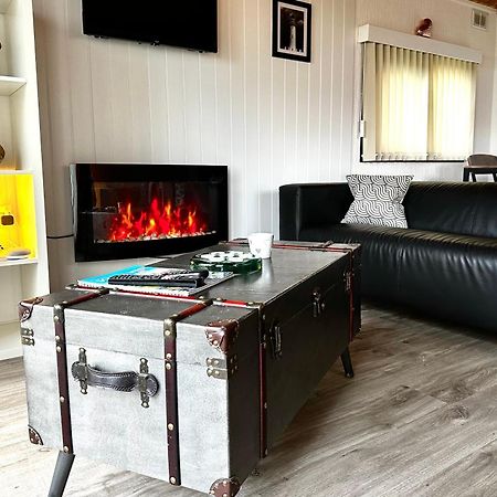 Lodge Cabin With Fabulous Views - Farm Holiday Странрар Экстерьер фото