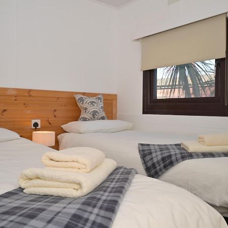 Lodge Cabin With Fabulous Views - Farm Holiday Странрар Экстерьер фото