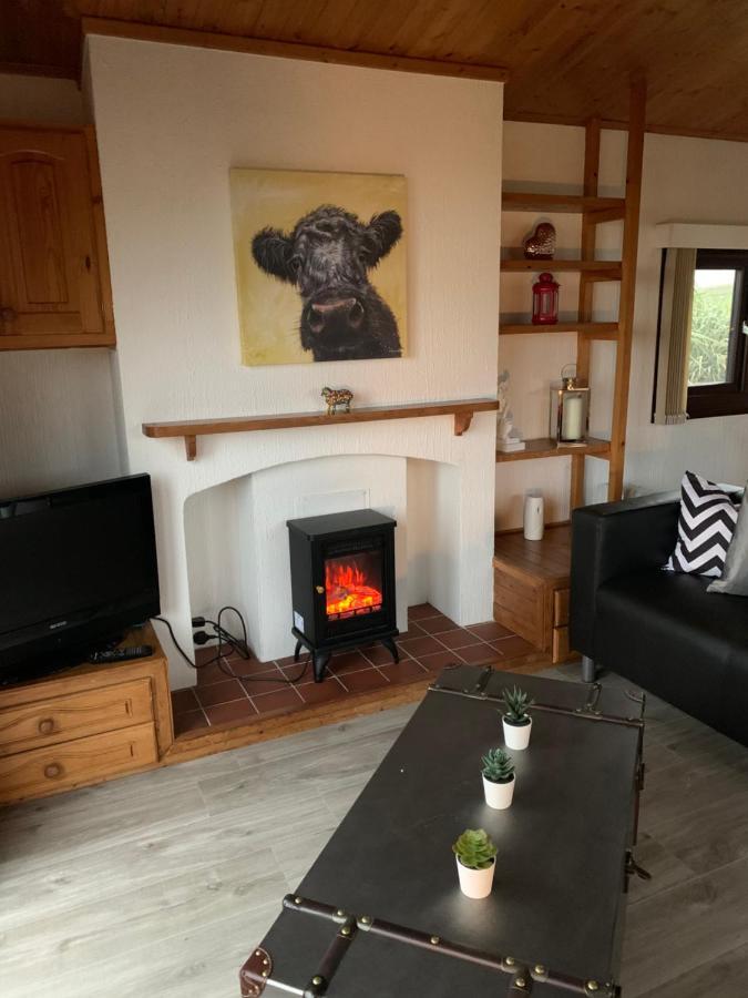 Lodge Cabin With Fabulous Views - Farm Holiday Странрар Экстерьер фото