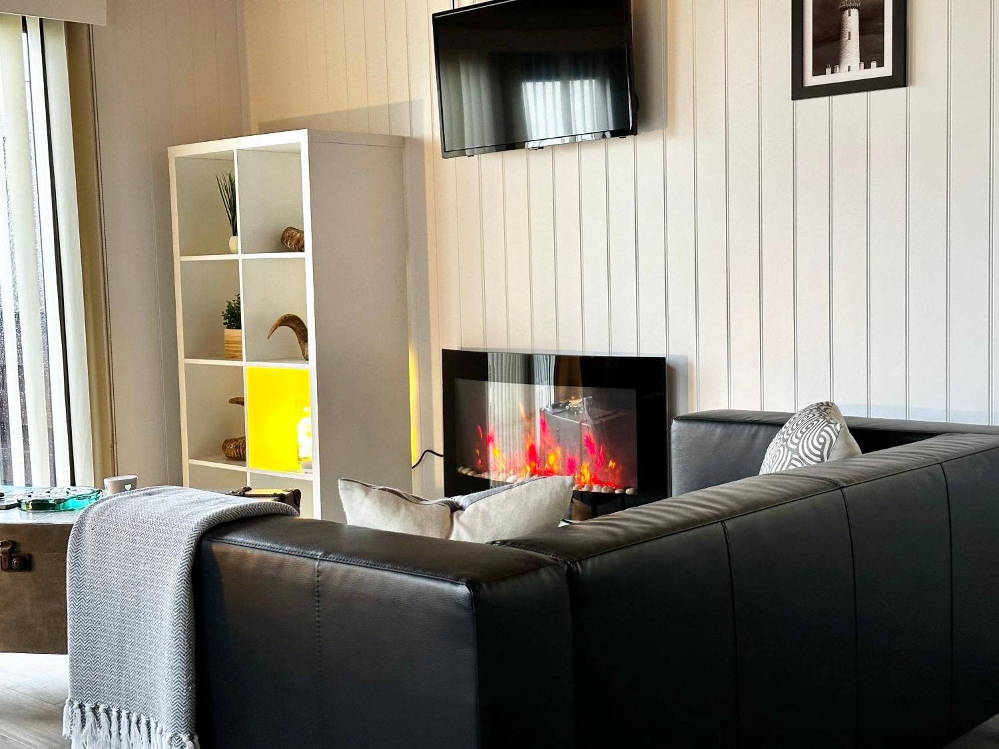 Lodge Cabin With Fabulous Views - Farm Holiday Странрар Экстерьер фото