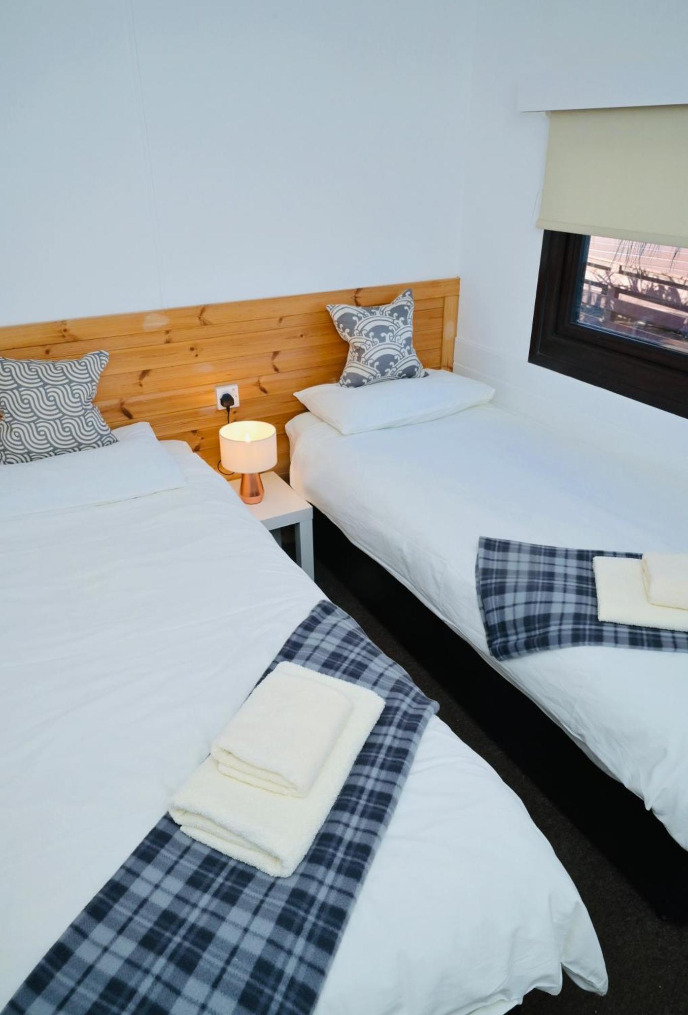 Lodge Cabin With Fabulous Views - Farm Holiday Странрар Экстерьер фото