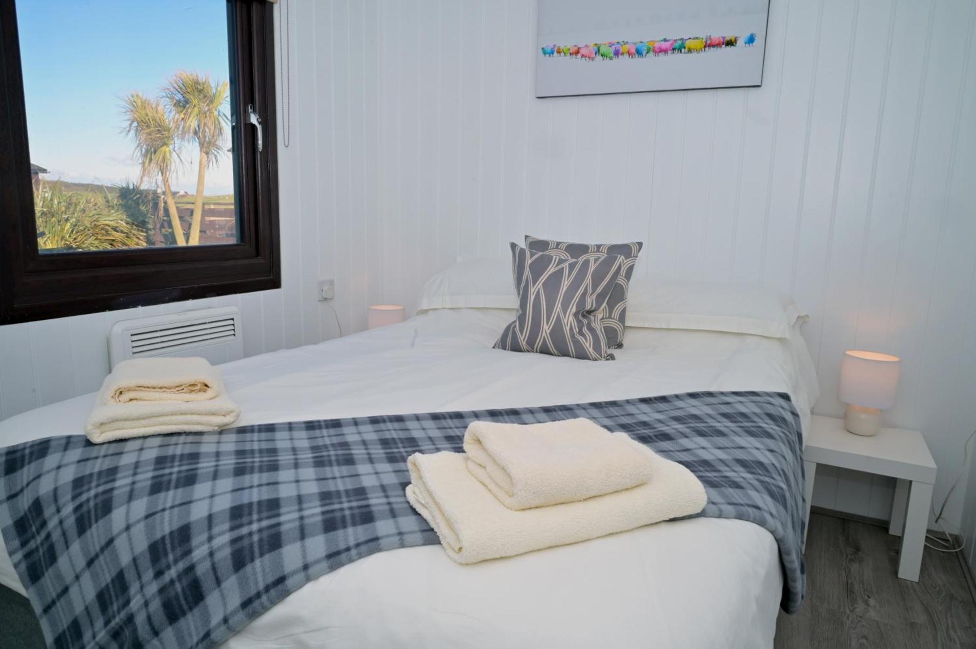 Lodge Cabin With Fabulous Views - Farm Holiday Странрар Экстерьер фото