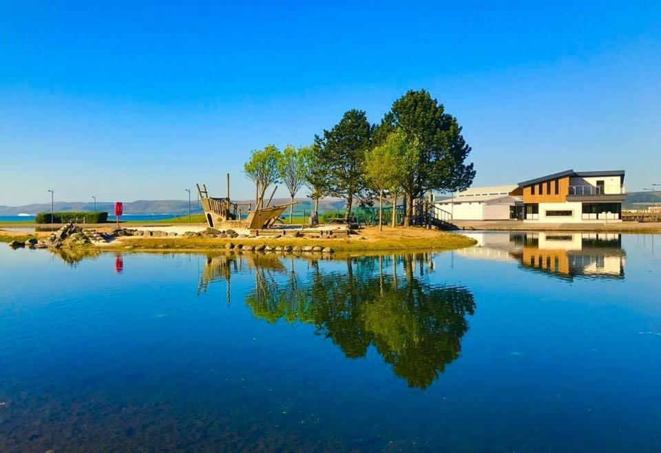 Lodge Cabin With Fabulous Views - Farm Holiday Странрар Экстерьер фото
